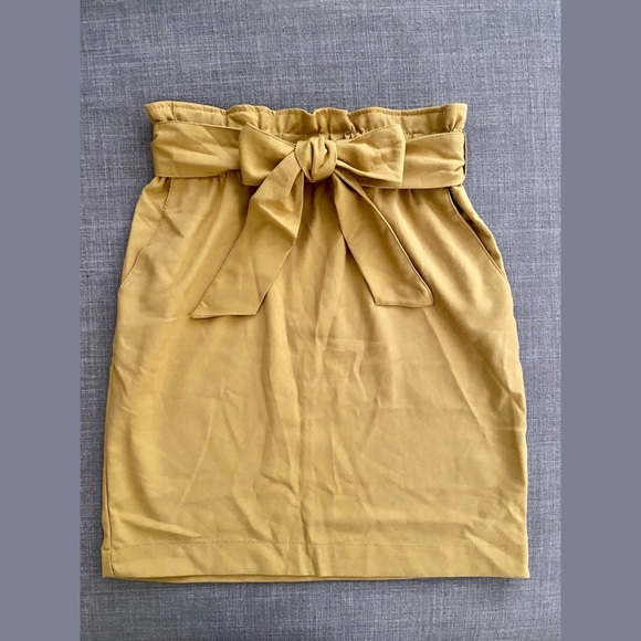 H&M Mustard Paper Bag Skirt - Picture 3 of 5